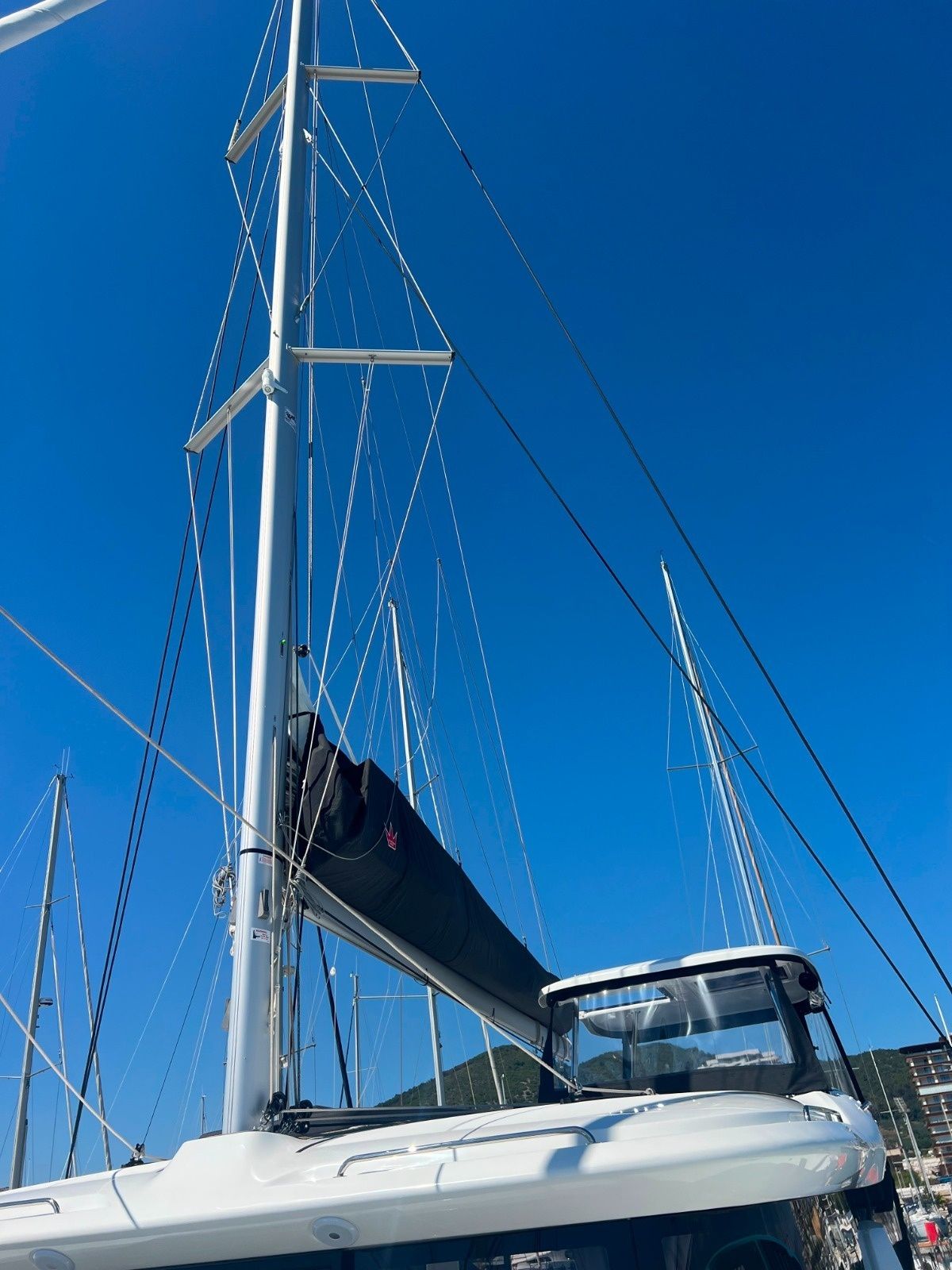 Lagoon 43 | Too White