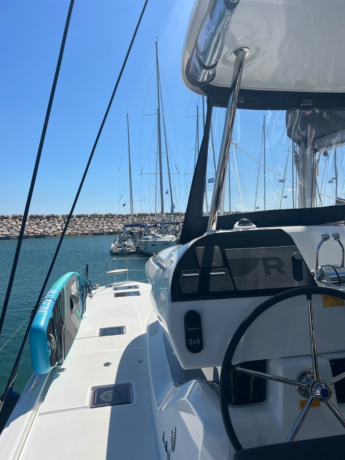 Lagoon 43 | Too White