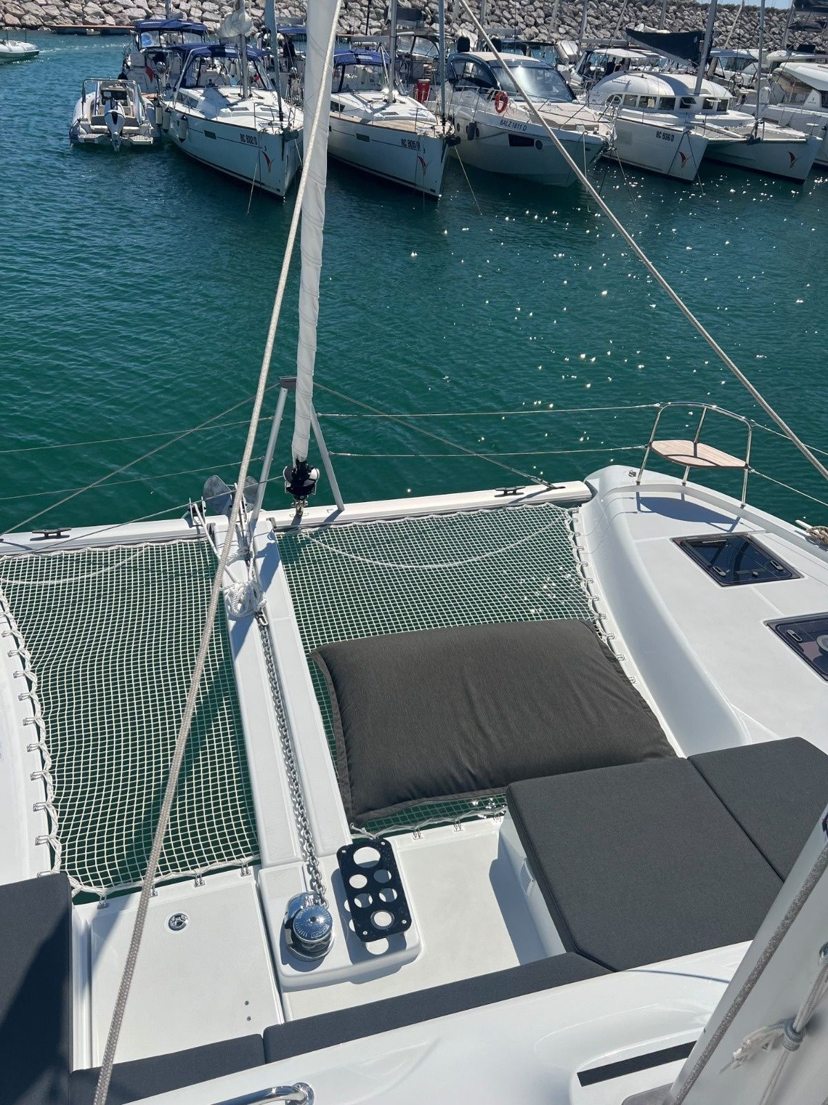 Lagoon 43 | Too White