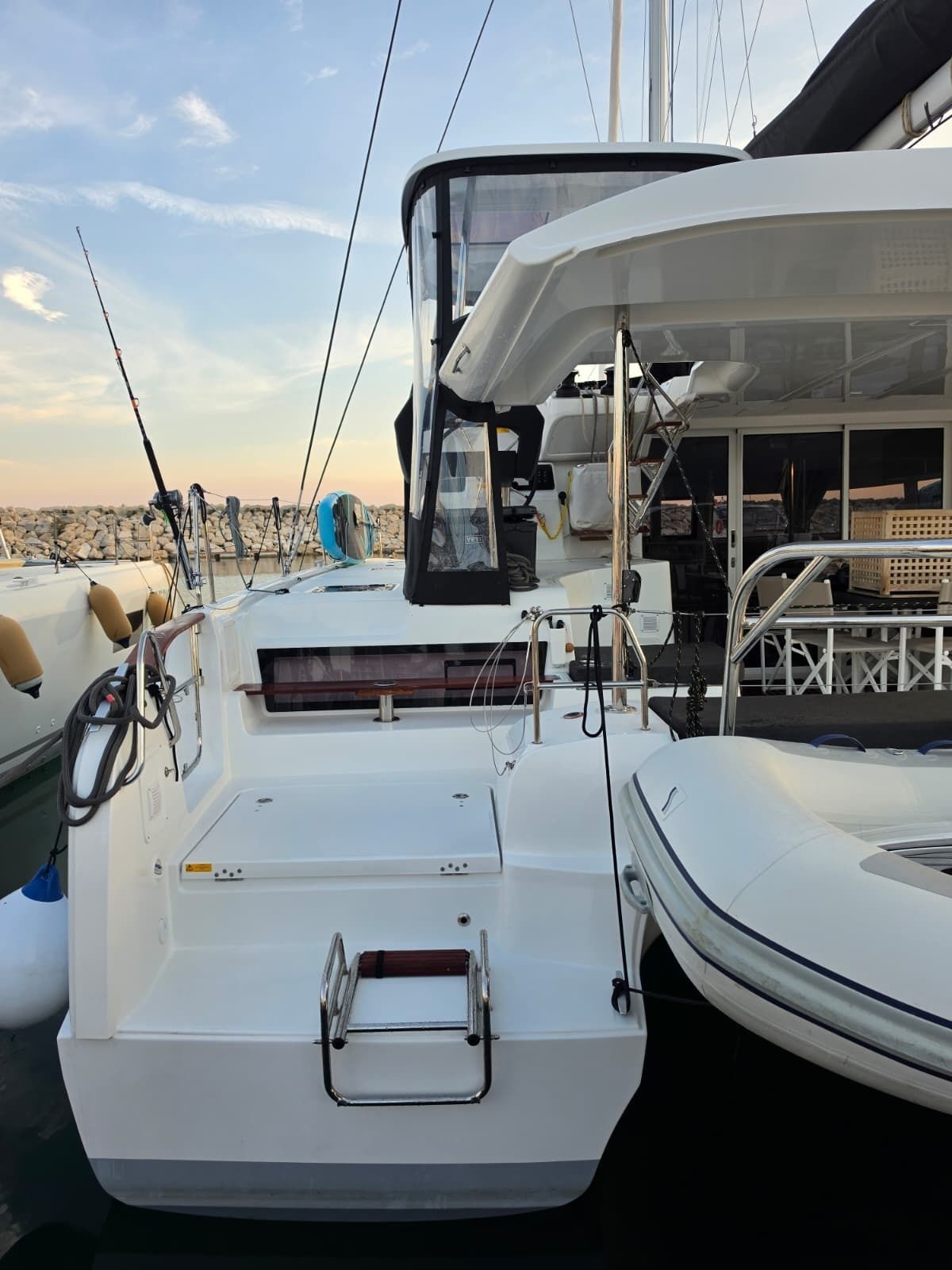 Lagoon 43 | Too White