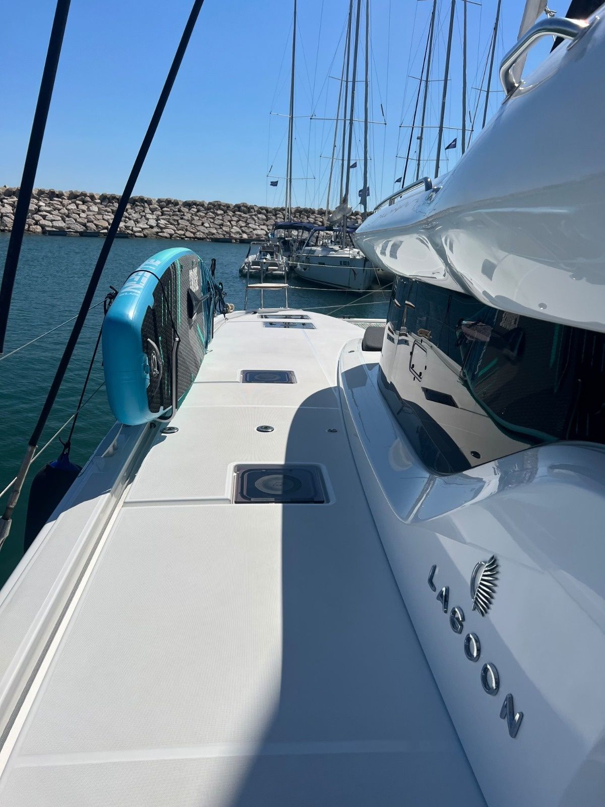 Lagoon 43 | Too White