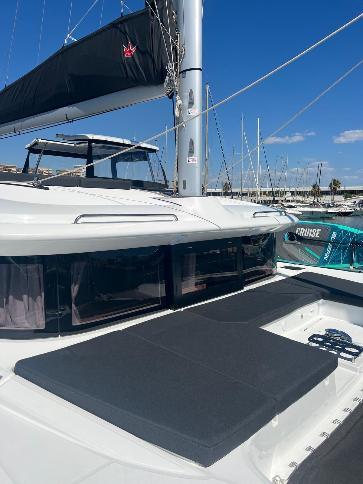 Lagoon 43 | Too White