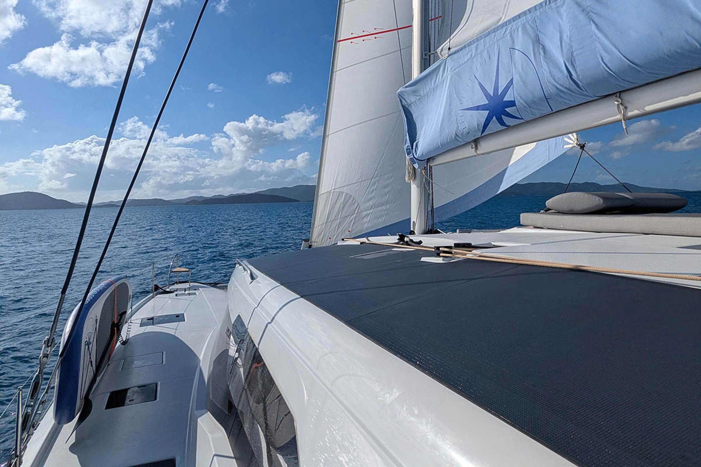 Fountaine Pajot Aura 51 | V Circle